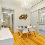 Apartment Whome Luxury In Prime Location W/ Ac, Lift & Private Patio