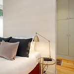 Apartment Whome Luxury In Prime Location W/ Ac, Lift & Private Patio