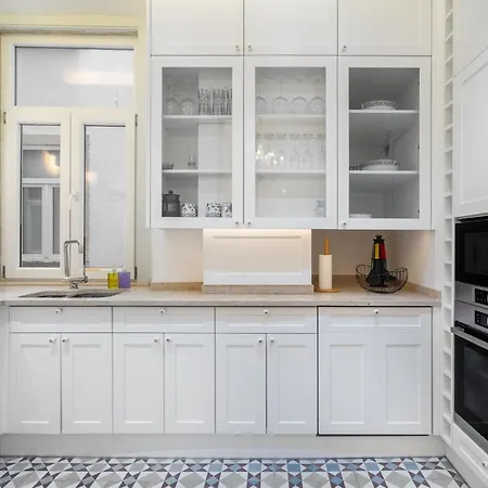 Whome Luxury In Prime Location W/ Ac, Lift & Private Patio Лиссабон
