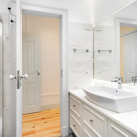 Appartement Whome Luxury In Prime Location W/ Ac, Lift & Private Patio Lisboa